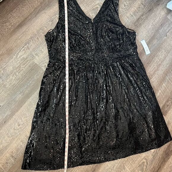 Draper James Sleeveless V-Neck Sequin Dress-Size 26W - Picture 6 of 9